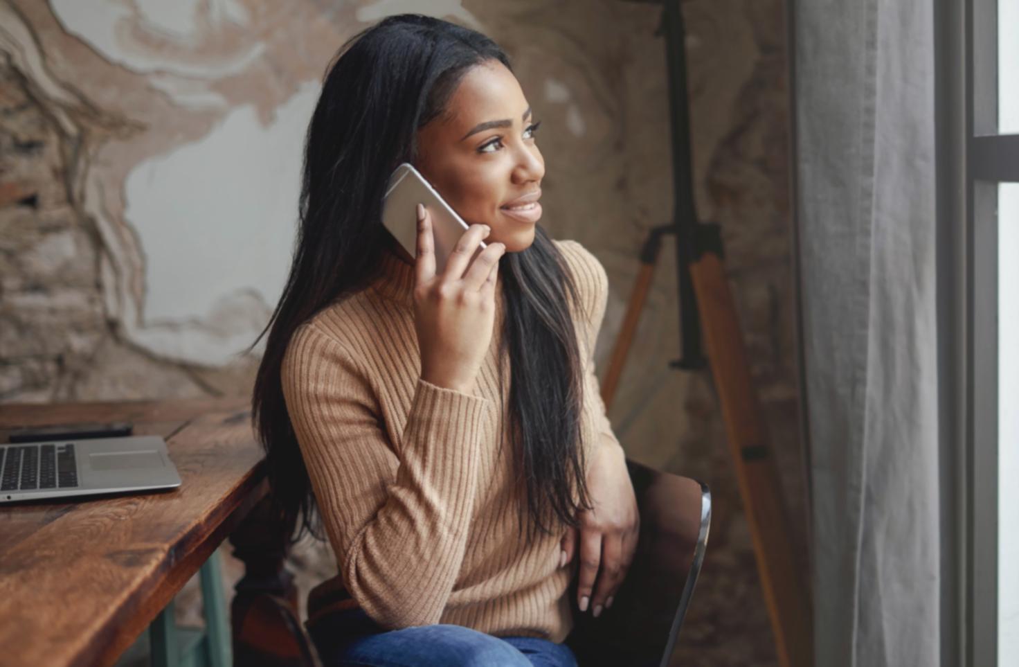 Teamarbeit in modernem Büroumfeld